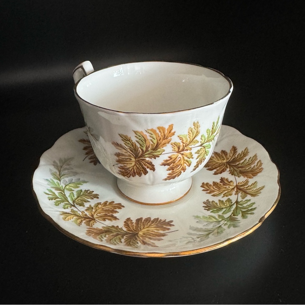 Vintage Aynsley Fall Oak Leaf Bone China Tea Cup & Saucer - Picture 3 of 7